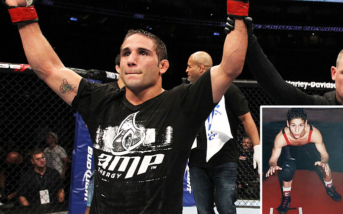 Chad Mendes começou no wrestling como uma criança hiperativa em Hanford que precisava extravasar energia – duas semanas depois ele estava vencendo lutas em um torneio, e com as vitórias acumuladas lá… começou sua caminhada pelo titulo do UFC.